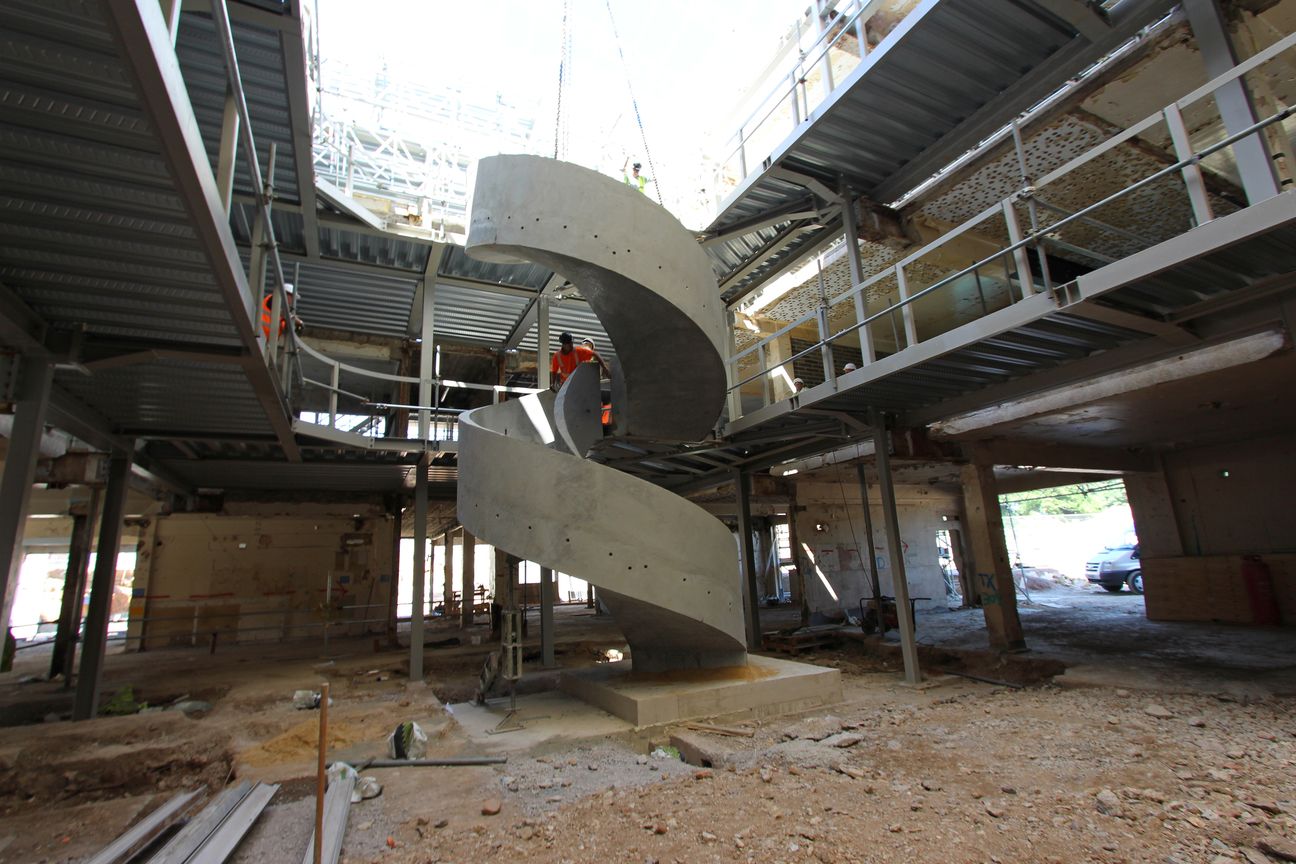 installation of double precast concrete helical stairs