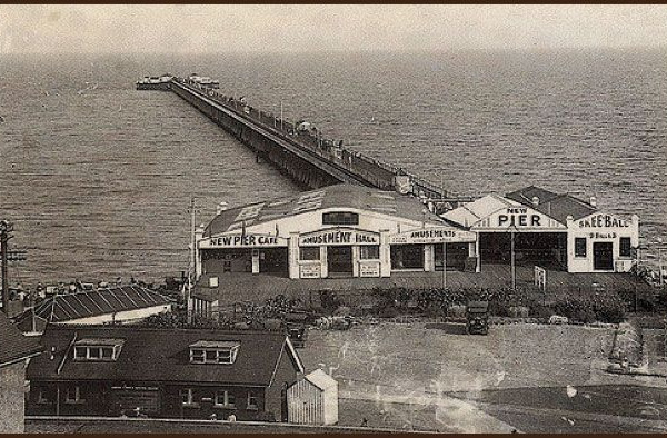 historical image of Felistowe Pier