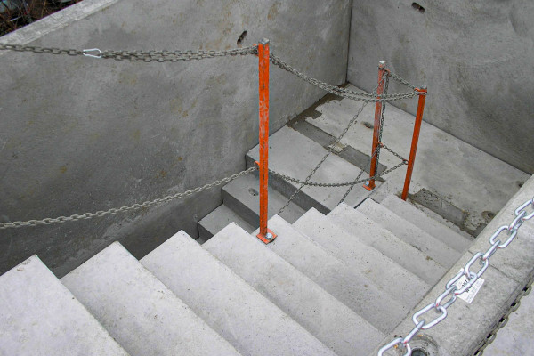 Precast concrete stairwell with temporary chain handrails